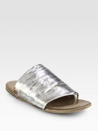 A comfortable staple made of distressed metallic leather for a worn-in look. Distressed metallic leather upperLeather lining and solePadded insoleMade in Italy