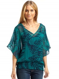 THE LOOKBold fossil print on sheer chiffonV-neckKimono sleevesSmocked waistbandIncludes solid camisoleTHE FITAbout 24 from shoulder to hemTHE MATERIALPolyesterContrast: rayon/spandexCARE & ORIGINDry cleanMade in USAModel shown is 5'8 (172½cm) wearing US size Small. 