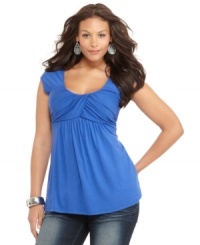 Soprano gets trendy-chic with around-town-wear. Effortless to put on, this plus size topper always look cute.