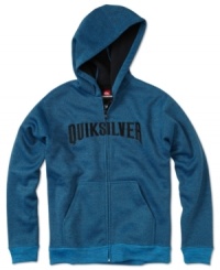 A classic logo print across the chest gives this Quiksilver hoodie its surf-tastic style.