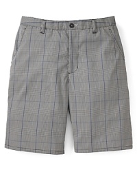 Keep things comfortable and smart with these cool golf shorts from Travis Mathew.