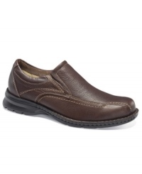 The smooth leather panels and pronounced contrast stitching on this pair of men's casual shoes add the right amount of charm to these super-comfortable bike toe loafers from Dockers.