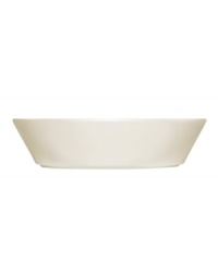 With a minimalist design and unparalleled durability, this serving bowl from Iittala's collection of white dinnerware makes preparing and serving meals a cinch. Featuring a sleek, angled edge in timeless white porcelain by Kaj Franck for Iittala.