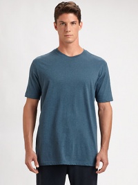 Classic-fitting crewneck tee is shaped from super-soft organic cotton that is breathable, brushed and lightweight, setting the standard for premium comfort and versatility.CrewneckCottonMachine washImported