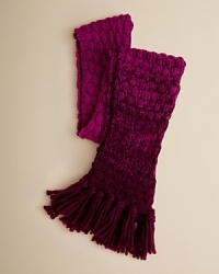 With a soft, rich knit and cool gradient print, Echo's cozy scarf makes wintertime style a breeze.