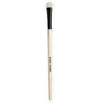 This brush is ideal for touching up foundation (use it with any of our formulas) around the nose and mouth. Plus, it provides additional coverage where there's redness. Brush can also be used to touch-up concealer and apply eye shadow.