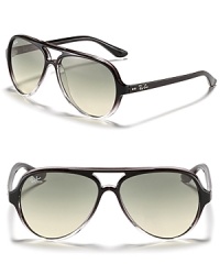 Chic aviator sunglasses with thick gradient frames, a retro-inspired look with a modern appeal.