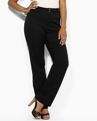 Rendered in sleek stretch cotton twill, the Connor pant channels modern sophistication in a slim-fitting silhouette with a sleek, straight leg.