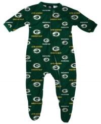 It's never too early to show team support. Suit your smallest fan up in this fun Green Bay Packers footed coverall from Outerstuff.