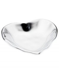 Pretty and polished, the Organics heart bowl from Lenox is simply irresistible in bright aluminum with a subtle textured surface. Use for snacks, potpourri, jewelry and more!