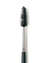 Maintain well-groomed eyebrows throughout the day with Laura Mercier's precision-perfect spool brush. Made in USA. 