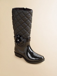 Chase away her rainy day blues in these quilted rubber rainboots with plastic flower and stone decoration.Pull-on styleQuilted nylon and fabric upperFaux leather liningRubber solePadded insoleImported