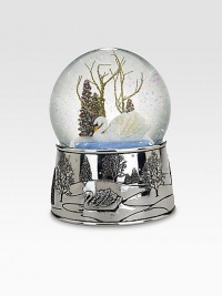 A beautiful white swan is framed by an idyllic winter scene as snow falls and the melody of Swan Lake plays.Intricately detailed silverplate base6.5HElegantly packaged for gift-giving and storageImported