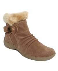 Stay snug and cozy in the Launch faux-fur cold weather booties by Baretraps. They feature a faux-fur lining and button accents at the ankle.