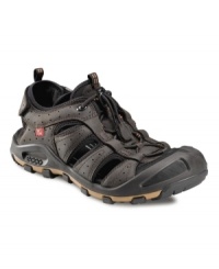 Sporty enough for outdoor adventures and supportive enough for the track or trail, nothing keeps you moving like these rugged fisherman men's sandals from Ecco.