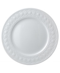 The dinner plates that feature this unique Bernardaud pattern are inspired by the architecture of the famous Louvre Museum in Paris and made of exquisite Limoges porcelain.