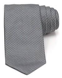 Whether you're speaking at the conference or giving a toast for a friend, this stately tie from Armani Collezioni gives your words an added authority.