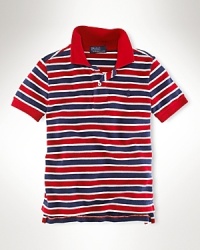 The timelessly preppy short-sleeved polo shirt in striped cotton mesh.