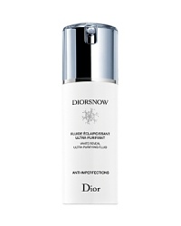 Diorsnow is a clinically-proven brightening treatment collection that evens the complexion, diminishes the appearance of dark spots and increases radiance. Powered by Icelandic Glacial Water and Diors exclusive Transparency Enhancing Complex the new formulas counteract skin acidity and target all 5 features of a radiant complexion (evenness, luminosity, moisture, texture and plumpness) for even faster and more effective brightening results. Immediately skin is illuminated with a flawless and even radiance that is intensified day after day. Diorsnow White Reveal Ultra Purifying Fluid 1.7oz. Lightweight fluid brightens the skin and helps regulate sebum to minimize pores, smooth and refine the skins texture and create a perfectly matte and even complexion.