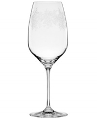 Crystal stemware crafted with delicate, high-fashion florals. The Paisley Bloom wine glass from Marchesa by Lenox turns heads at any formal table.