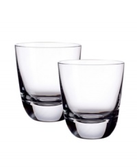 Worthy of the finest American whiskey, these double old-fashioned glasses from the Villeroy & Boch drinkware and barware collection are exquisitely crafted in luxe crystal for bourbon, Tennessee and rye. Weighted shams look and feel exceptional while maintaining the temperature of drinks served straight or on the rocks.