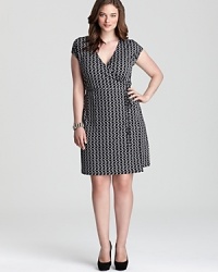 The classic MICHAEL Michael Kors Plus wrap dress gets a new season spin with an edgy chain-link print for a for a polished 9-to-5 style with a hint of punk attitude.