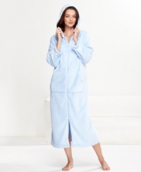 With a cute hood, supersoft body and comfy pockets, what more could you want? Zip up this fantastic robe by Charter Club and relax.