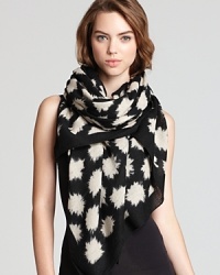 Sparks are sure to fly with this bold monochrome MARC BY MARC JACOBS wool scarf-the perfect printed addition to your look.