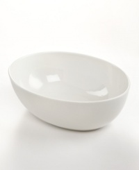 Keep it simple. In glossy white porcelain, this oval vegetable bowl is a flawless accompaniment to any dinnerware pattern and decor. From Martha Stewart Collection.