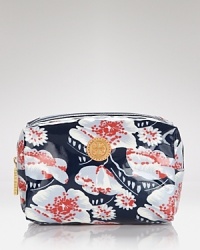 The beauty bag goes uptown with this style from Tory Burch. Crafted from durable coated poplin and splashed in the brand's prep-right prints.