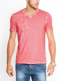 GUESS Gunnarson E81 Stamped V-Neck Tee, TORCH PINK MULTI (XXL)