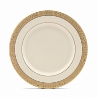 An exquisite gold inlay makes this pattern sophisticated enough for an elegant banquet and inviting enough for a romantic soiree.