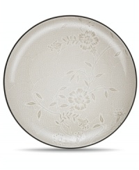 A fresh twist on a Noritake favorite, the Colorwave Graphite Bloom platter offers the same sleek style and durability as the original dinnerware pattern but with a pretty floral print.