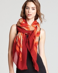 Go geometric with this boldly printed MARC BY MARC JACOBS wool scarf in vivid hues.