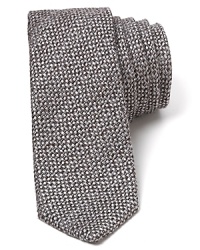 Crafted in a unique blend of wool and plush silk, this textured tie provides masculine polish and a modern narrow width.