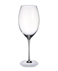 Elegance on a grand scale. This Allegorie Premium wine glass from Villeroy & Boch complements any table with a generously proportioned, thoroughly graceful silhouette for Bordeaux wines.