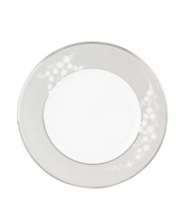 To entertain with grace and style look no further than the Lenox Bellina dinnerware collection. This elegant bone china accent plate has a delicate floral design with textured white beads finished with stunning platinum trim to accent the perfect table setting.