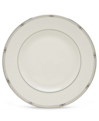 An art deco inspired design, platinum trim and metallic dots lend the Westerly Platinum dinner plates sophisticated polish. This versatile Lenox collection perfectly coordinates with a variety of stemware and table linens.