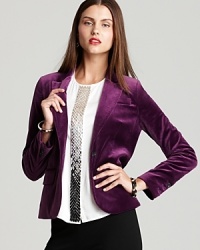 Enjoy a luxurious silhouette as plush velvet outfits an impeccably tailored VINCE CAMUTO blazer. Style with a sequin blouse and spark some serious fashion envy.