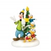 Department 56 Disney Village Accessory Figurine, Christmas Carols in Front of Tree