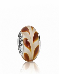 A painterly swirl on this murano glass charm lends free-spirited style to your bracelet. Logo-engraved sterling silver trim displays the PANDORA signature.