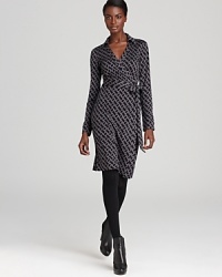 Crafted in signature silk jersey, this DIANE von FURSTENBERG New Jeanne Two wrap dress features a playful chain print on a classic, must-have silhouette.