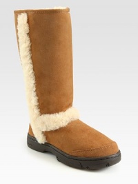 This suede style looks and feels comfortable with shearling lining, padded insole and outside trim. Heel, 1 (25mm) Shaft, 11 Leg circumference, 14 Logo at heel Shearling lining and padded insole Rubber sole ImportedOUR FIT MODEL RECOMMENDS ordering true whole size; ½ sizes should order the next whole size down.