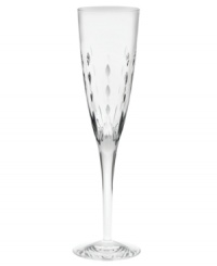 Refresh your formal table with the stylized petal cuts and refined whimsy of Modern Love stemware by Monique Lhuillier for Royal Doulton. This crystal flute combines a sleek bell shape and simple stem with convenient dishwasher-safe durability.