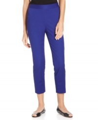 A lean, contoured fit and straight leg make up an elegant pair of cropped petite pants from T Tahari. Pair it with equally sophisticated tops and accessories.