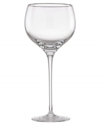 With the same crystal elegance and luxe platinum banding as Solitaire Platinum stemware, the Lenox Signature wine glass makes even more of an impact in a new larger size.