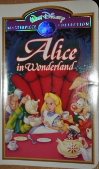 Alice in Wonderland (Walt Disney Masterpiece Collection) [VHS]