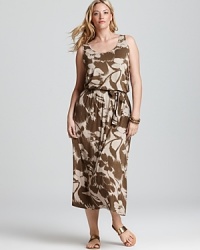 Camouflage goes chic as this MICHAEL Michael Kors Plus maxi dress plays up a natural color palette with an oversized floral print. Garnish with gold accents for 24-7 style.