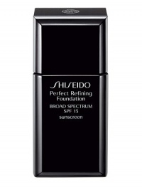 A light liquid foundation that blends seamlessly to instantly erase conspicuous pores, acne scars, and skin roughness for perfectly even, long-lasting coverage. Minimizes shine while optimizing the moisture balance of the skin. Offers an exquisitely smooth, refined finish for 15 beautiful hours.Exclusive Hydro-Producing Complex optimizes skin moisture levels and provides long-lasting hydration.