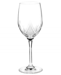 With a fluid elegance and bold geometric cuts, the white wine glass from the Khloe crystal stemware collection brings modern allure to any dining occasion. In fine Marquis by Waterford crystal for lasting brilliance.